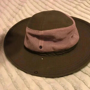 Dorfman Pacific safari hat.